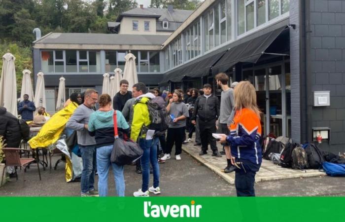 Dinant: between 400 and 500 teenagers in difficulty in the Lesse during a kayak outing, 5 young people hospitalized (video)