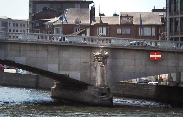 The statue of the Pont des Arches hit by the barge will be able to be #restored and put back in place