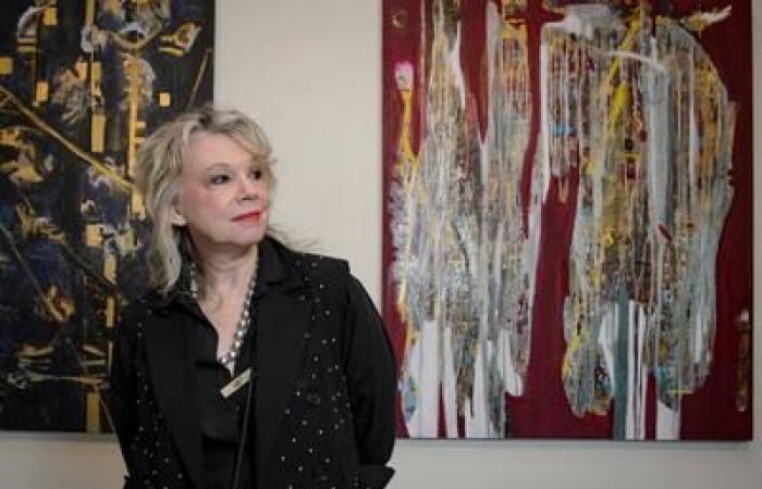 Martine St-Clair opens the doors of her abstract art creation workshop to the public