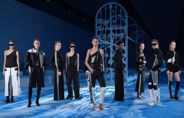 Dior, the Amazons of Maria Grazia Chiuri conquer Paris