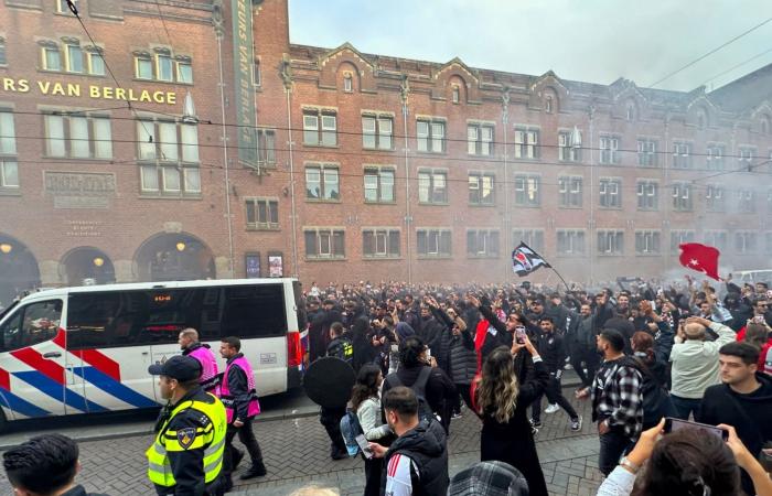 Now, there is more to the story: we see Besiktas fans at the Arena