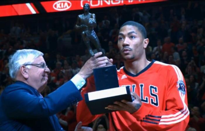 Derrick Rose (35) officially retires