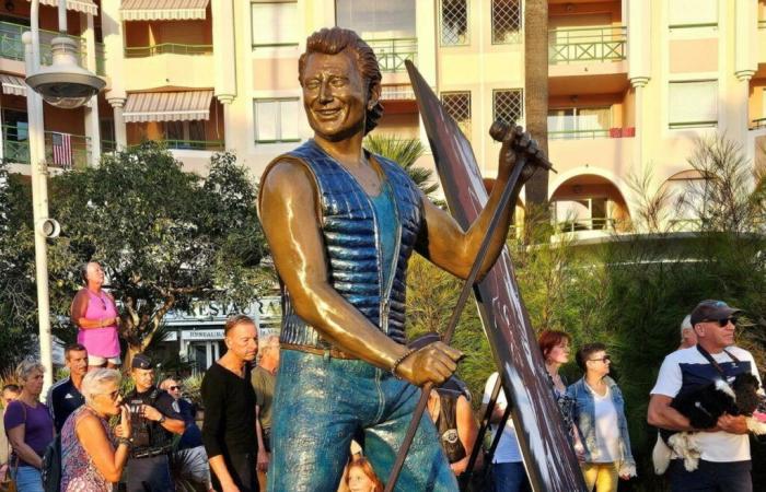 in Fréjus, a statue of Johnny Hallyday is controversial