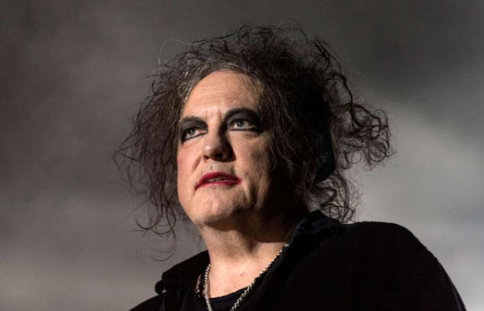 The Cure emerges from sixteen years of silence with “Alone”, a beautifully dark single