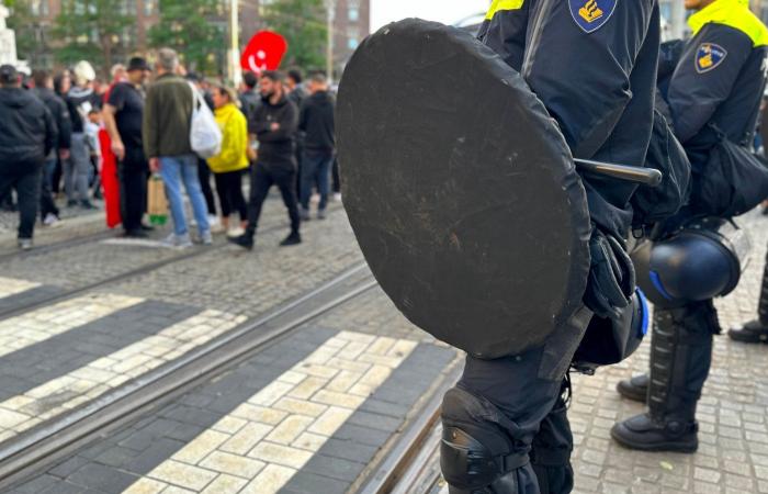 Now, there is more to the story: we see Besiktas fans at the Arena