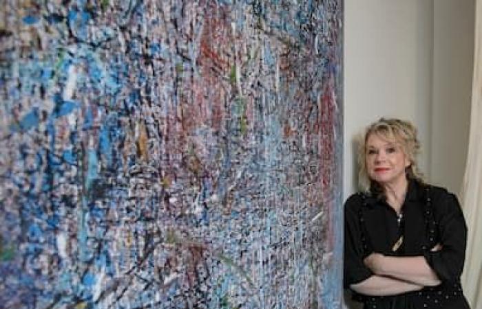 Martine St-Clair opens the doors of her abstract art creation workshop to the public