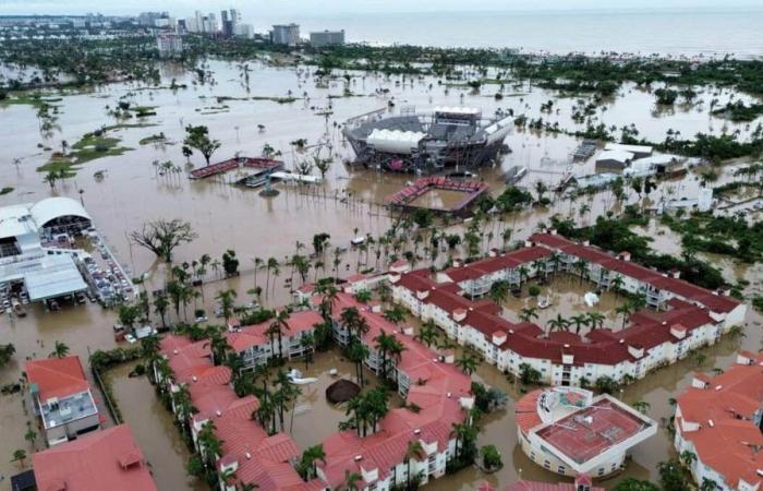 IN PICTURES | Hurricane “John” brings a nightmare to citizens of Mexico