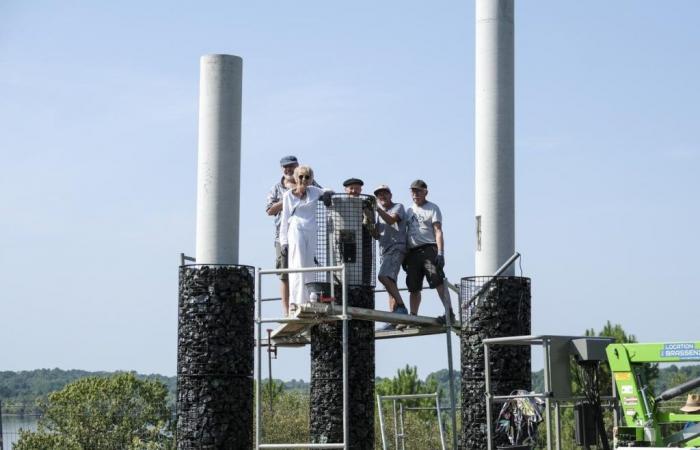 a sculpture in tribute to the victims of asbestos in the Landes