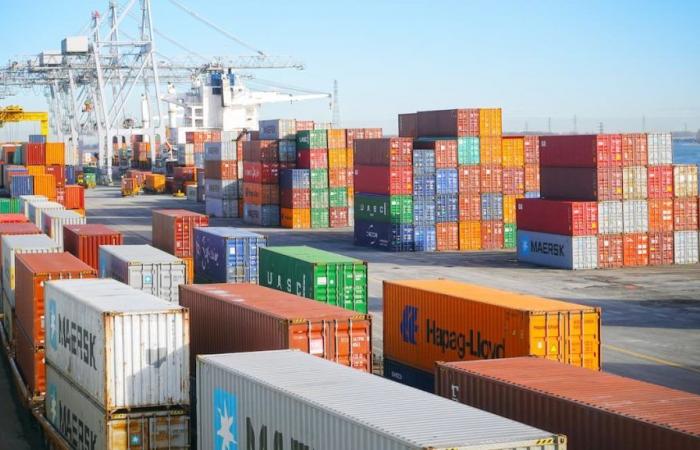 The Montreal Port Union files a strike notice