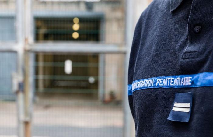 a prison guard attacked at his home in Montreuil