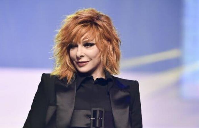 Mylène Farmer concert: A poignant tribute to her friend, a world star invited on stage… that’s what happened!