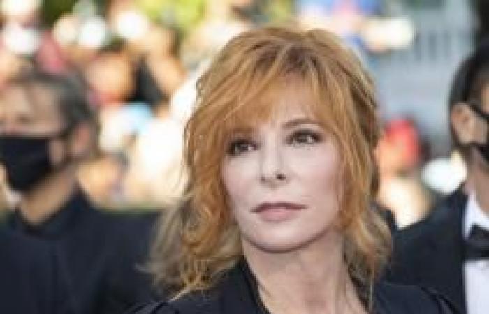 Mylène Farmer’s surprise to her fans before her concert at the Stade de France (videos)