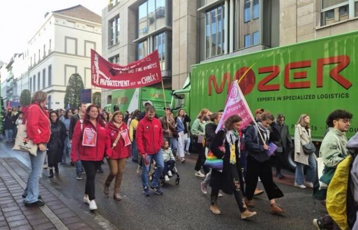 Around 300 people in Brussels for World Abortion Rights Day (photos)