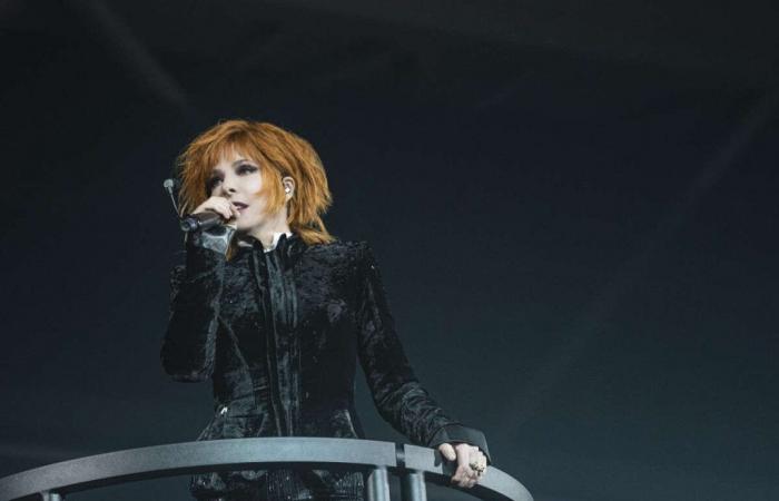 Mylène Farmer delights her fans at the Stade de France in a Gothic-Hitchcockian show