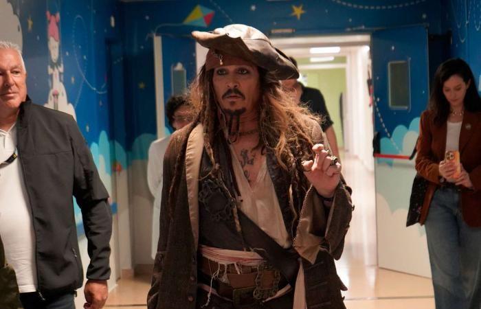 Johnny Depp becomes Jack Sparrow again for a good cause