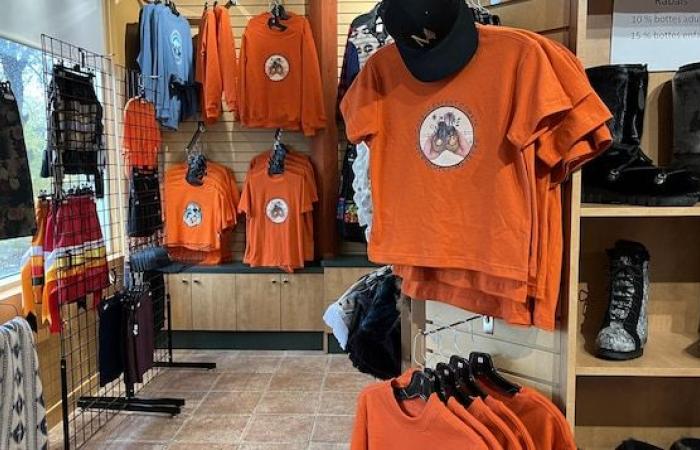 Two Innu artists come together to create their orange sweater