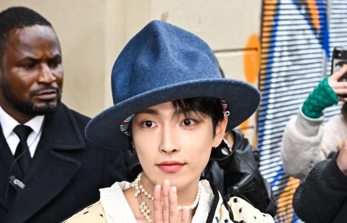 Hongjoong (ATEEZ) at the BALMAIN and Vivienne Westwood shows at Paris Fashion Week – K-GEN