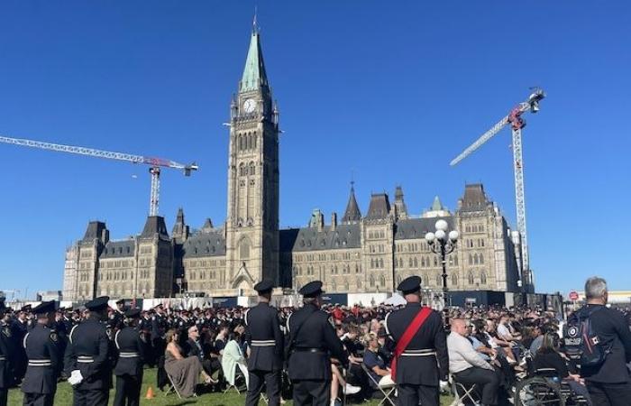 A “solidarity” police community pays tribute to officers who died in the line of duty