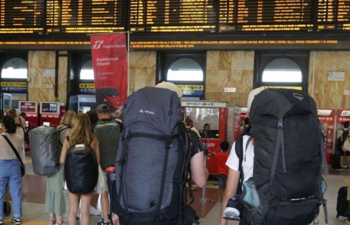 trains delayed by an hour and a half between Rome and Naples, what happened