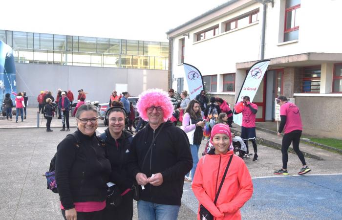 On foot, in a wheelchair, in a pram, alone, in a duo or in a group, on all fours… they were part of the “Chalonnaise” tide: Discover the pre-race photographs (1) – info-chalon.com