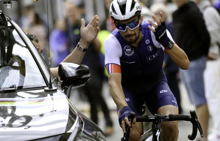 Julian Alaphilippe abandons after a heavy fall at the Road Cycling Worlds