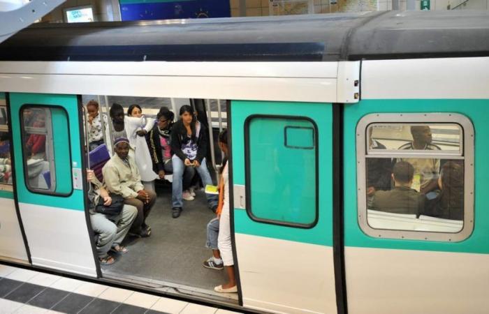 normal traffic on the Paris metro, slight disruptions on the Transilien and the RER