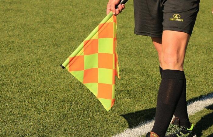 Football: drunk, the referee does not feel able to resume the match after the break and disappears before the police arrive