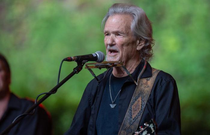 Country music star and actor Kris Kristofferson dies