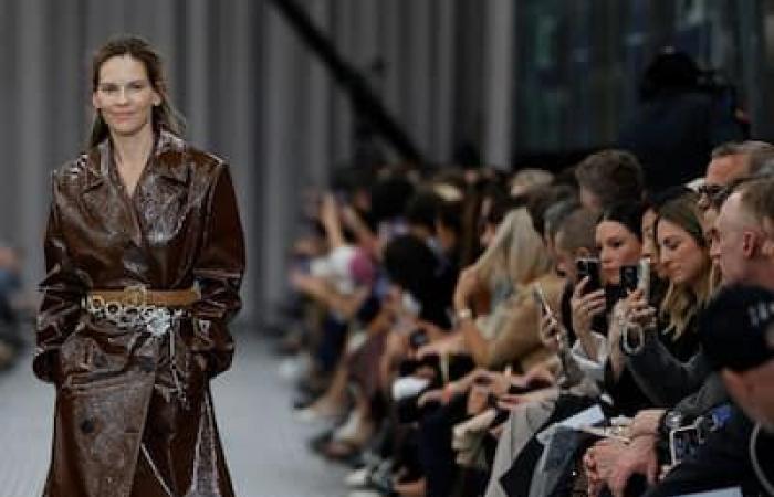 [IMAGES] Paris Fashion Week: Charlotte Cardin returns to the Miu Miu catwalk