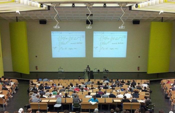 A banner advocating rape displayed during an evening of medical students in Tours