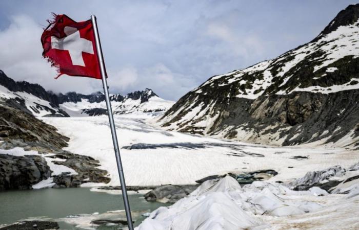 Swiss glaciers continue to lose a lot of volume