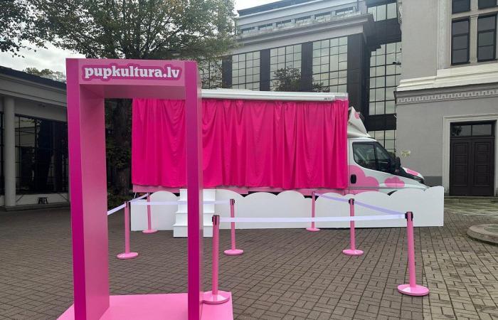 Free breast cancer screening van on tour across Latvia / Article