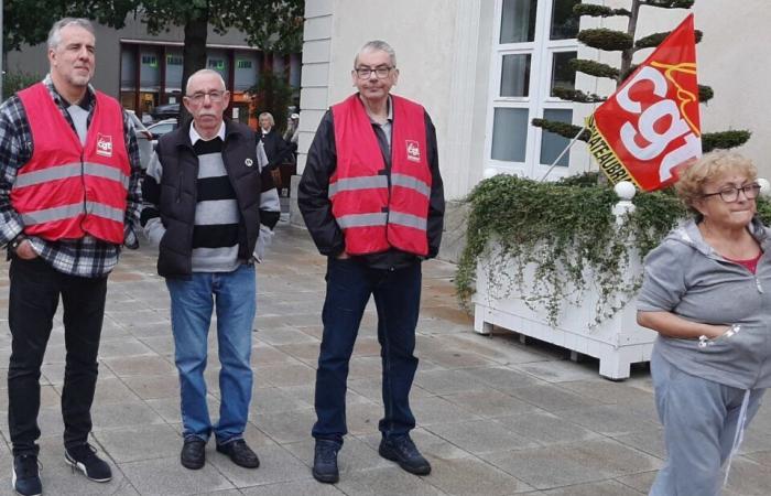 in Châteaubriant, why are they in the street?