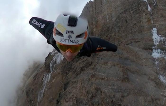 British Tim Howell jumped in a wingsuit from Kilimanjaro