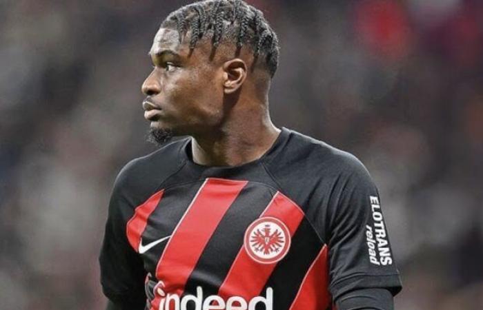 What does Dina Ebimbe earn with Eintracht Frankfurt?