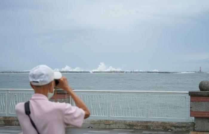 Taiwan | Thousands evacuated as Typhoon Krathon approaches