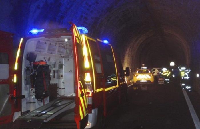 A car and a minibus will collide in this tunnel between Gard and Aveyron