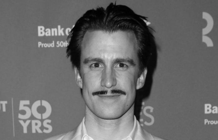 Gavin Creel: Broadway star dies of cancer at 48