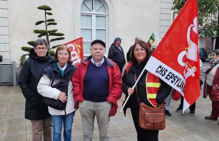 in Châteaubriant, why are they in the street?