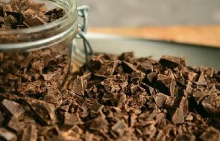 here are the 5 surprising benefits of dark chocolate