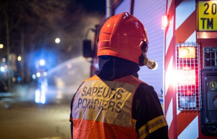 A hundred bales of straw catch fire in an agricultural building in Isère, farm animals evacuated