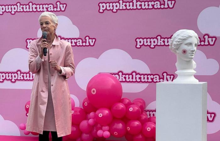 Free breast cancer screening van on tour across Latvia / Article