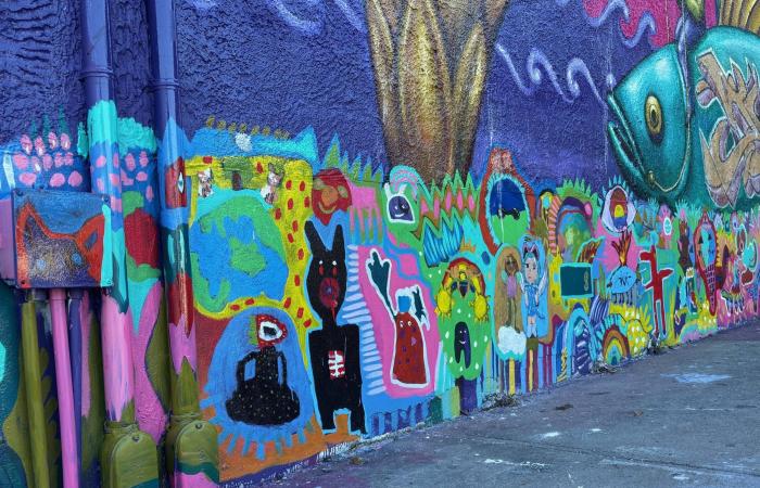 The Courrier du Sud | A new colorful and surreal mural on Chemin de Chambly