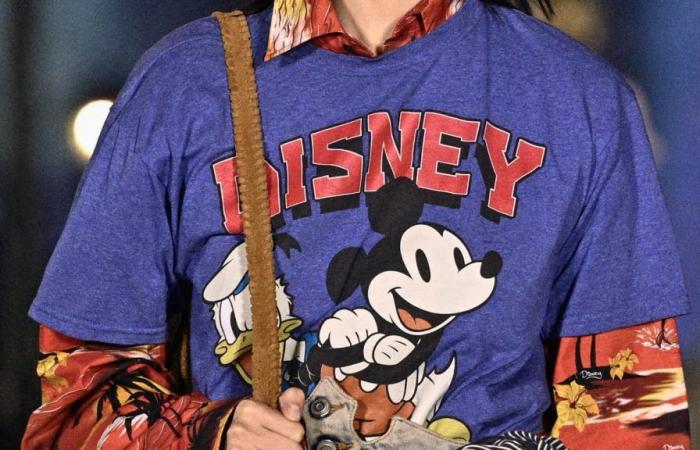 The astonishing story of this Mickey T-shirt seen at the Coperni fashion show at Disneyland Paris