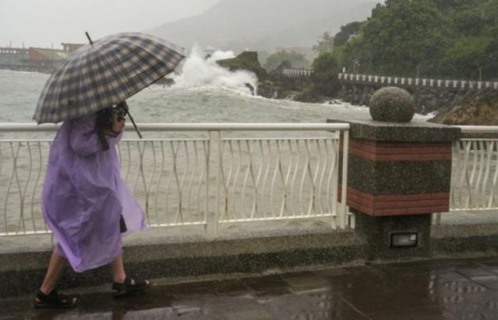 Taiwan barricades itself as a typhoon approaches, two dead, more than a hundred injured: News