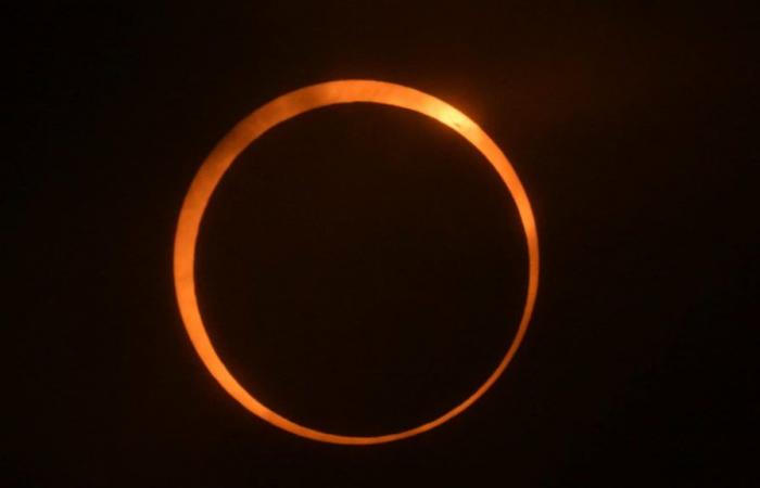 Impressive images of an annular solar eclipse in South America