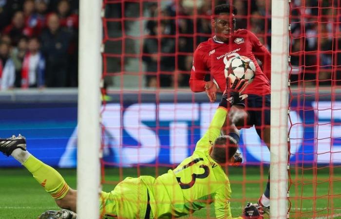 Lunin’s incredible double save in front of Jonathan David