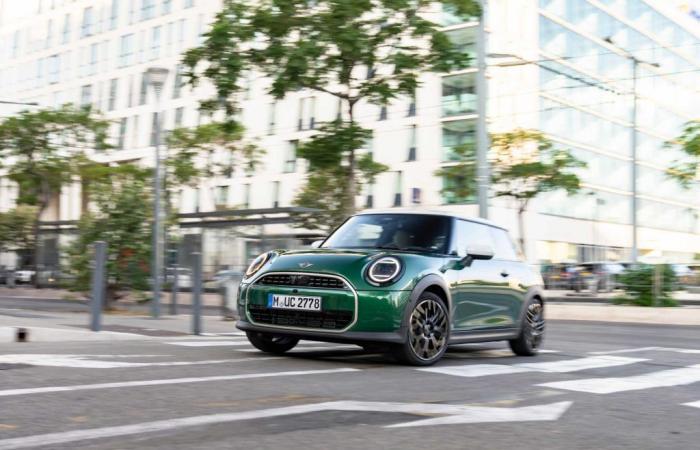 The MINI brand introduces the new agency model in France on October 1, 2024.