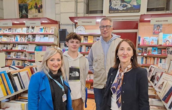 “We are under attack”: during the Rosary pilgrimage to Lourdes, there is a rush for books at the Sanctuary bookstore