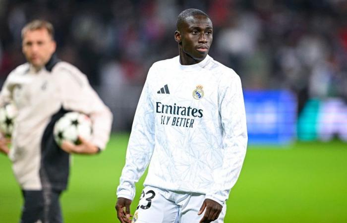 the nice exchange between former Lyonnais Ferland Mendy and Genesio after the match